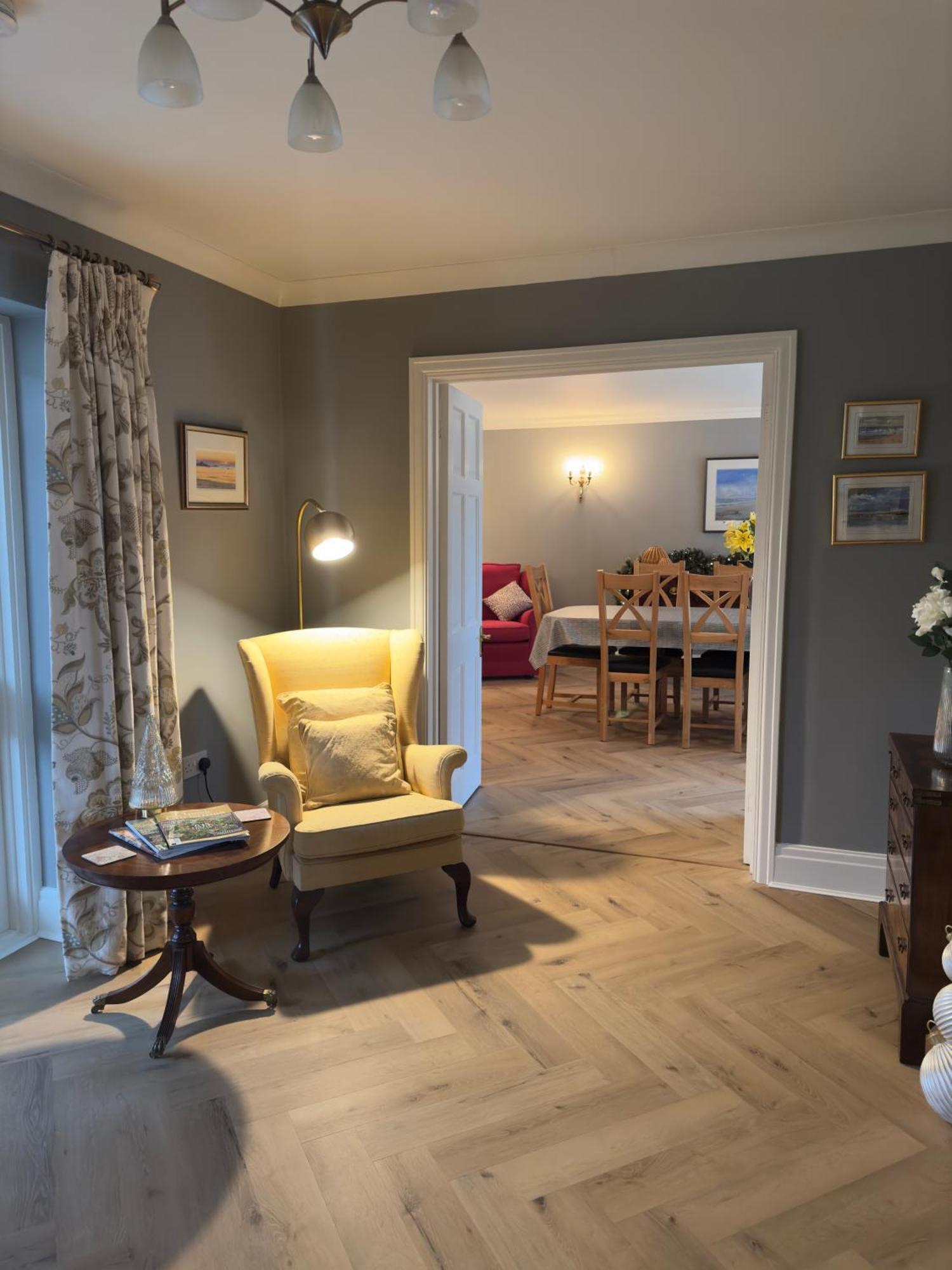 Vast, Elegant Home With Indoor Pool & Sauna Near Popular Golf Course Kington  Exterior photo